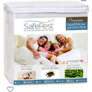 SafeRest premium mattress protector - Twin XL; NEW in zippered package